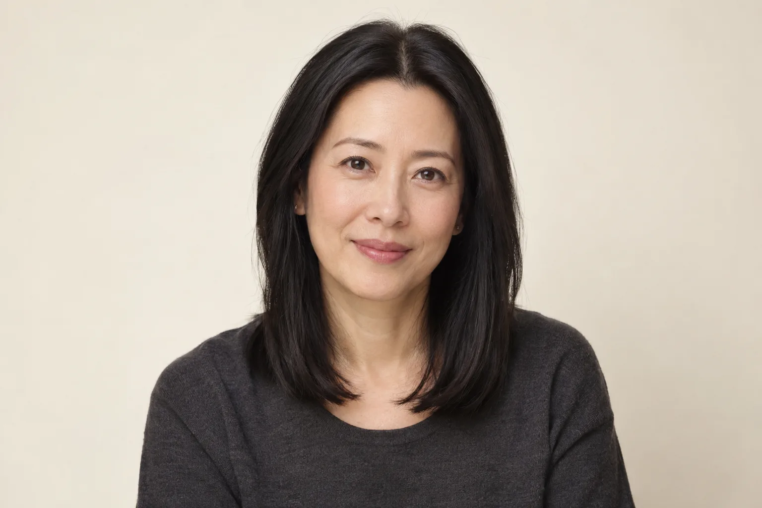 Open forehead and center-parted collarbone-length hair without bangs